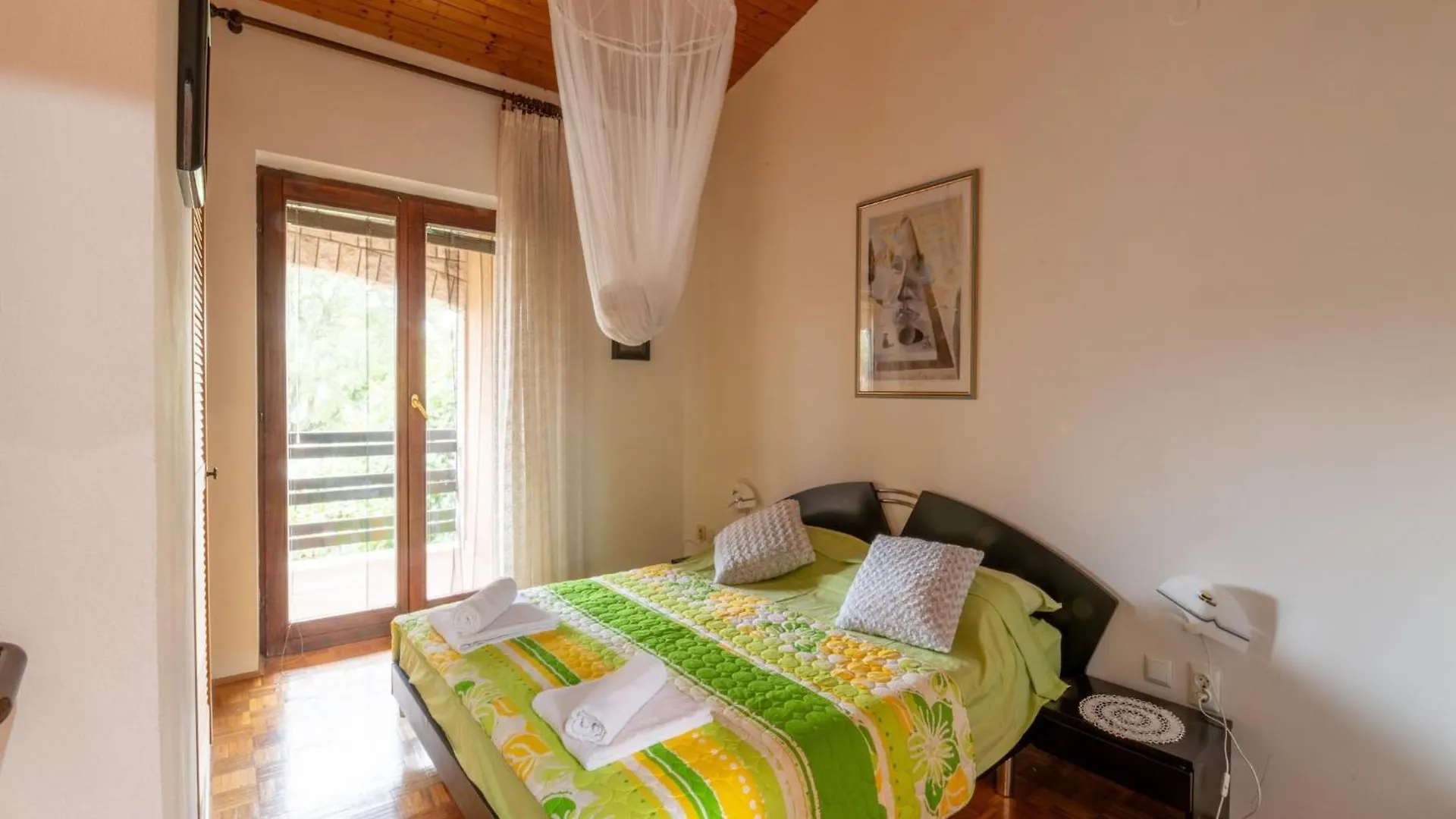 Spacious Holiday Home In Verteneglio Brtonigla