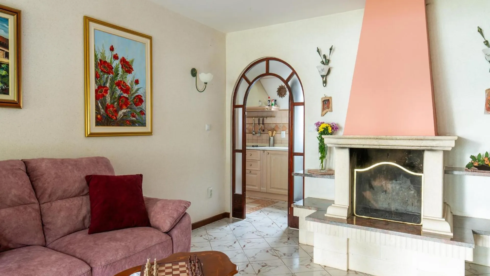 Spacious Holiday Home In Verteneglio Brtonigla