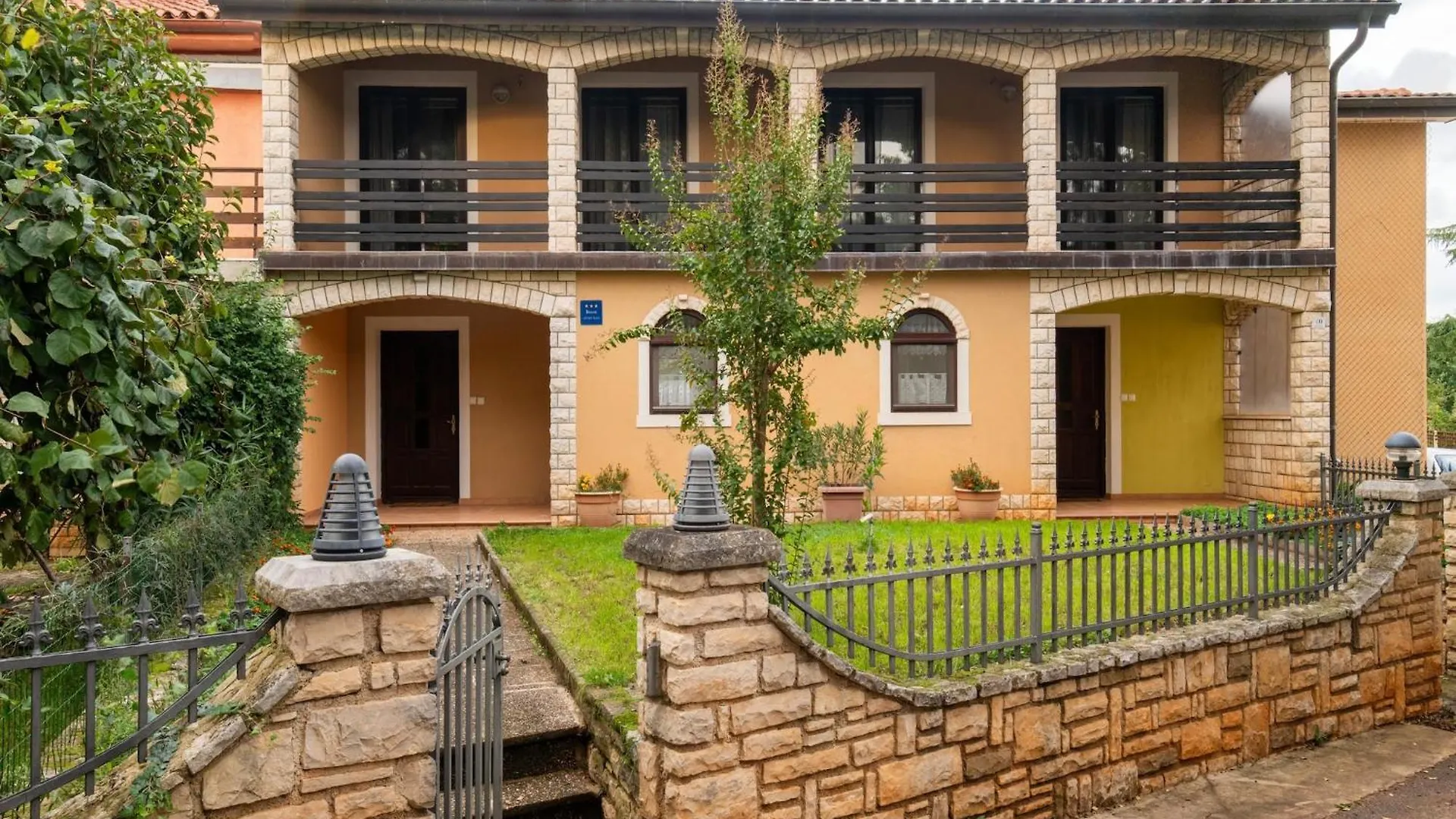 Spacious Holiday Home In Verteneglio بروتونيغلا